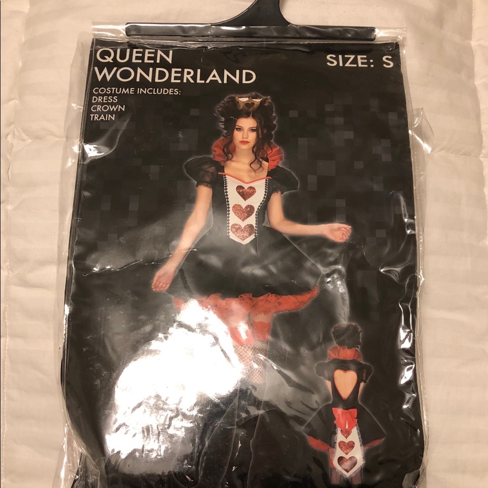 Queen Wonderland Costume